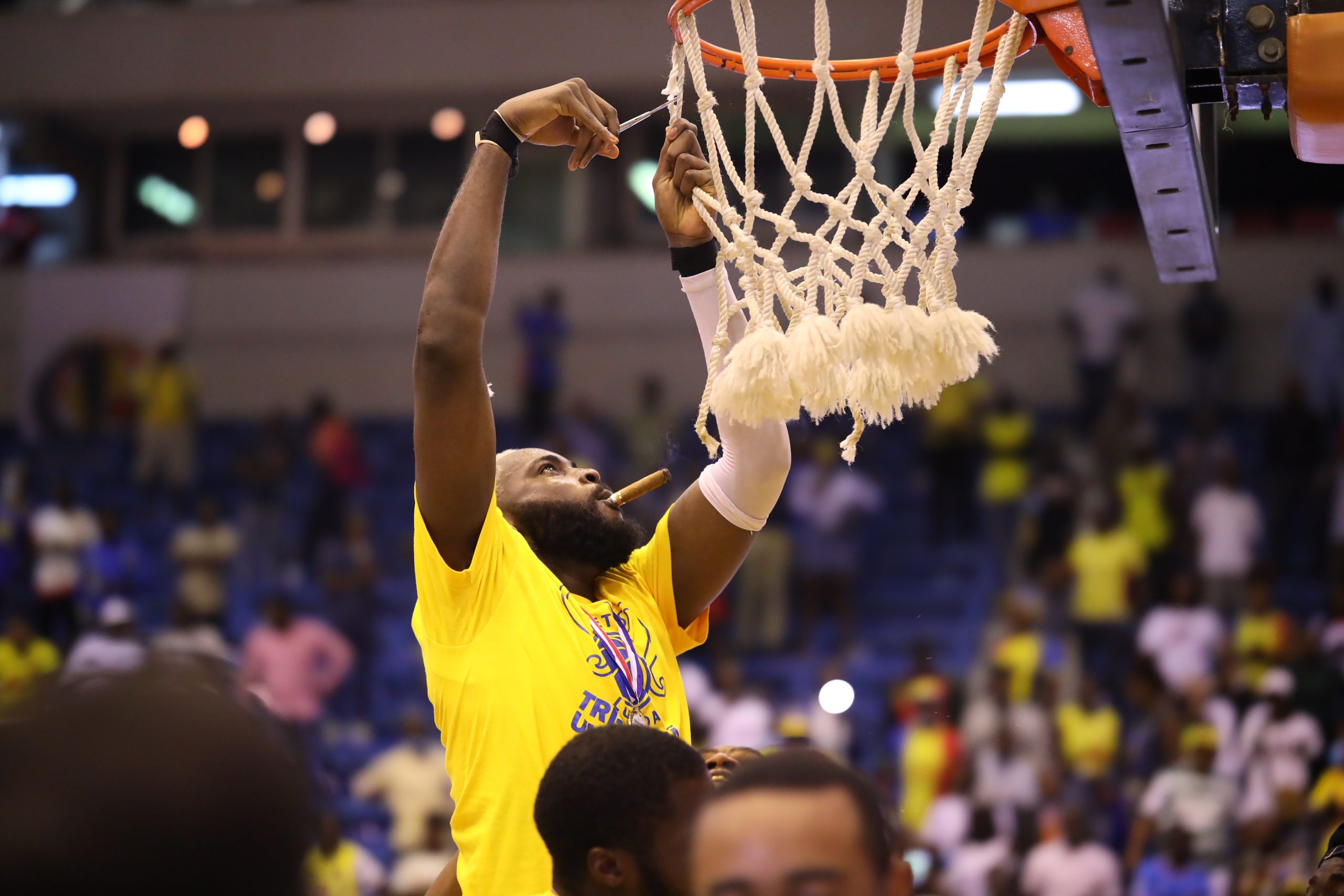 PETRO TRICAMPEÃO NACIONAL DE BASQUETEBOL - Petro de Luanda