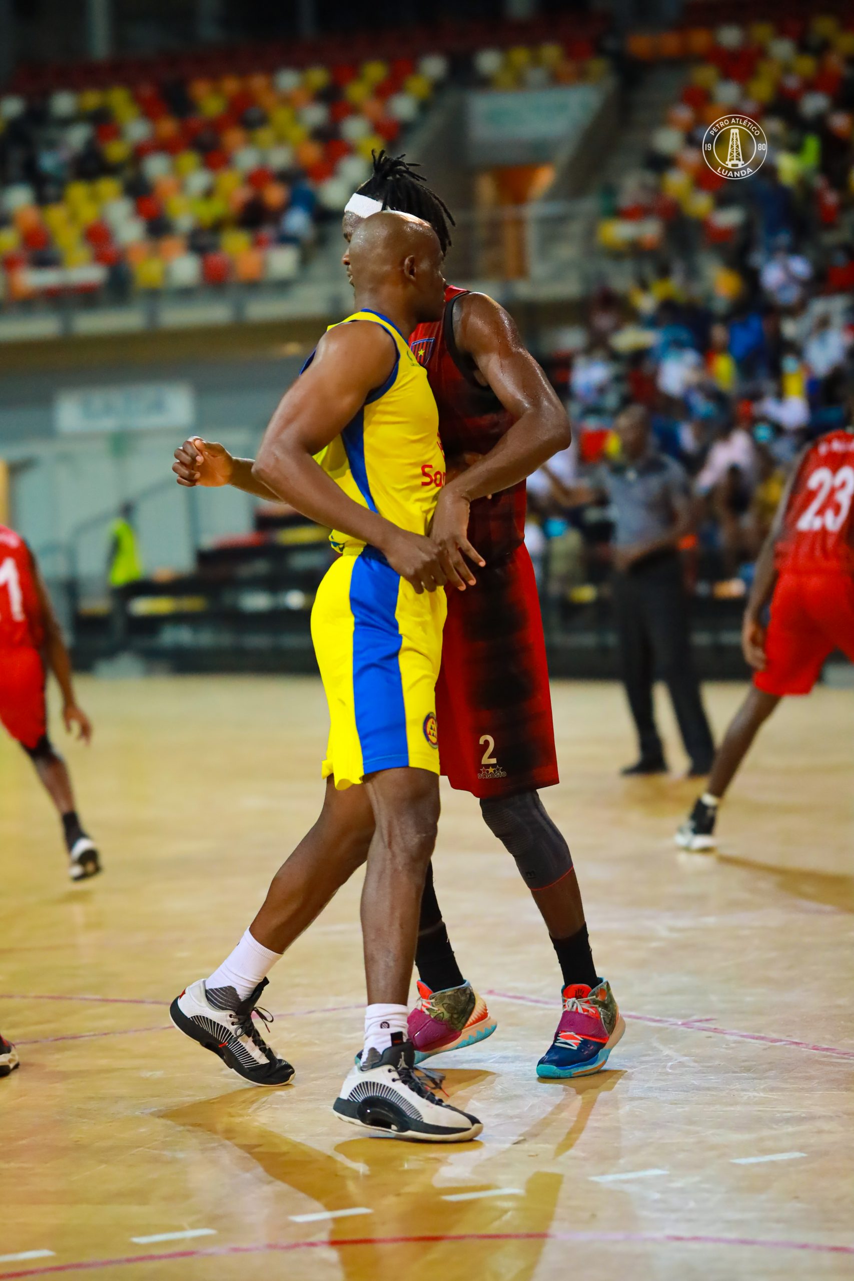 Basquetebol: Petro vence 1º de Agosto no pavilhão da Cidade - Correio da  Kianda - Notícias de Angola