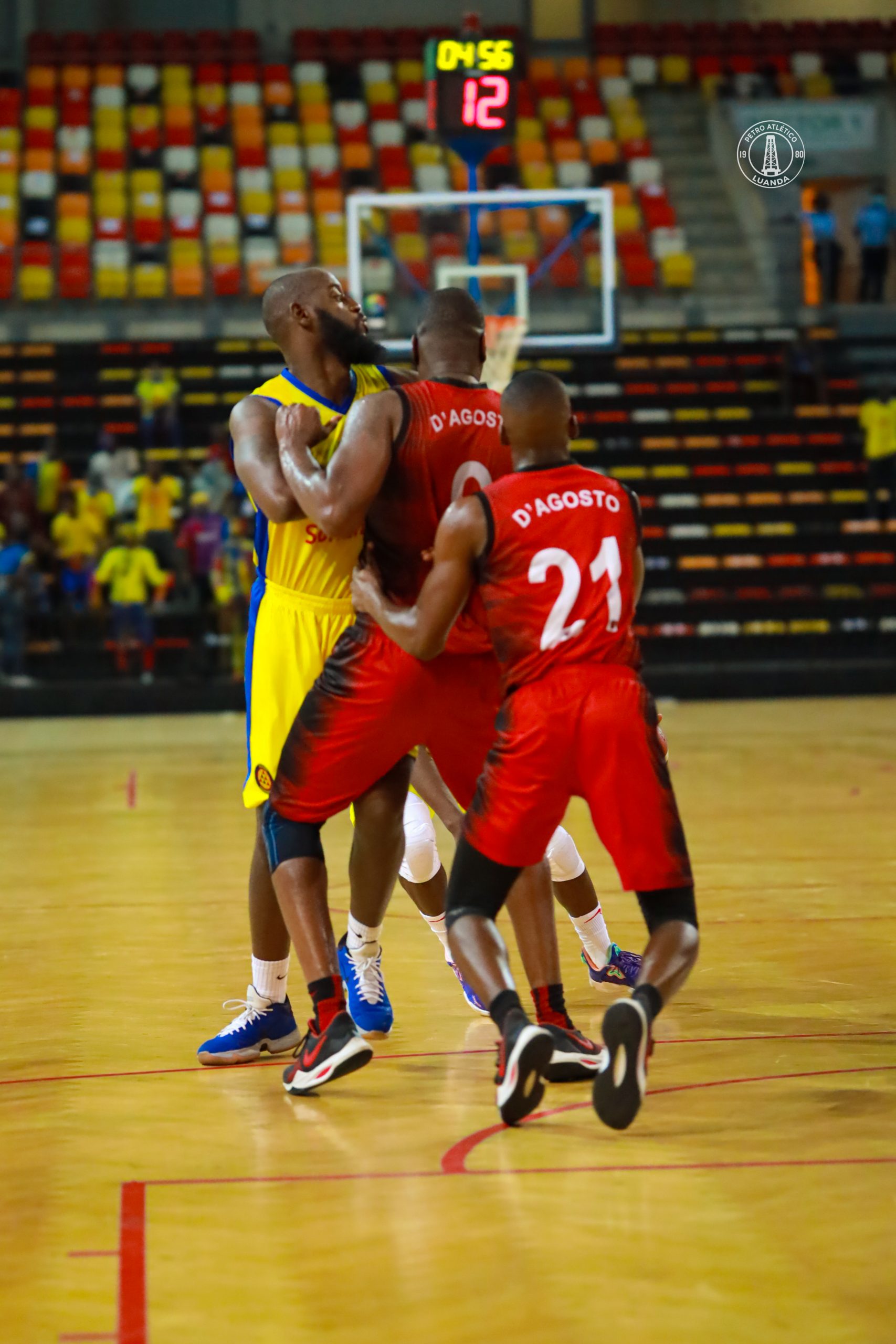 Clube Desportivo 1º de Agosto - Basquetebol: 1º de Agosto continua  perseguição ao título, após derrota frente Petro