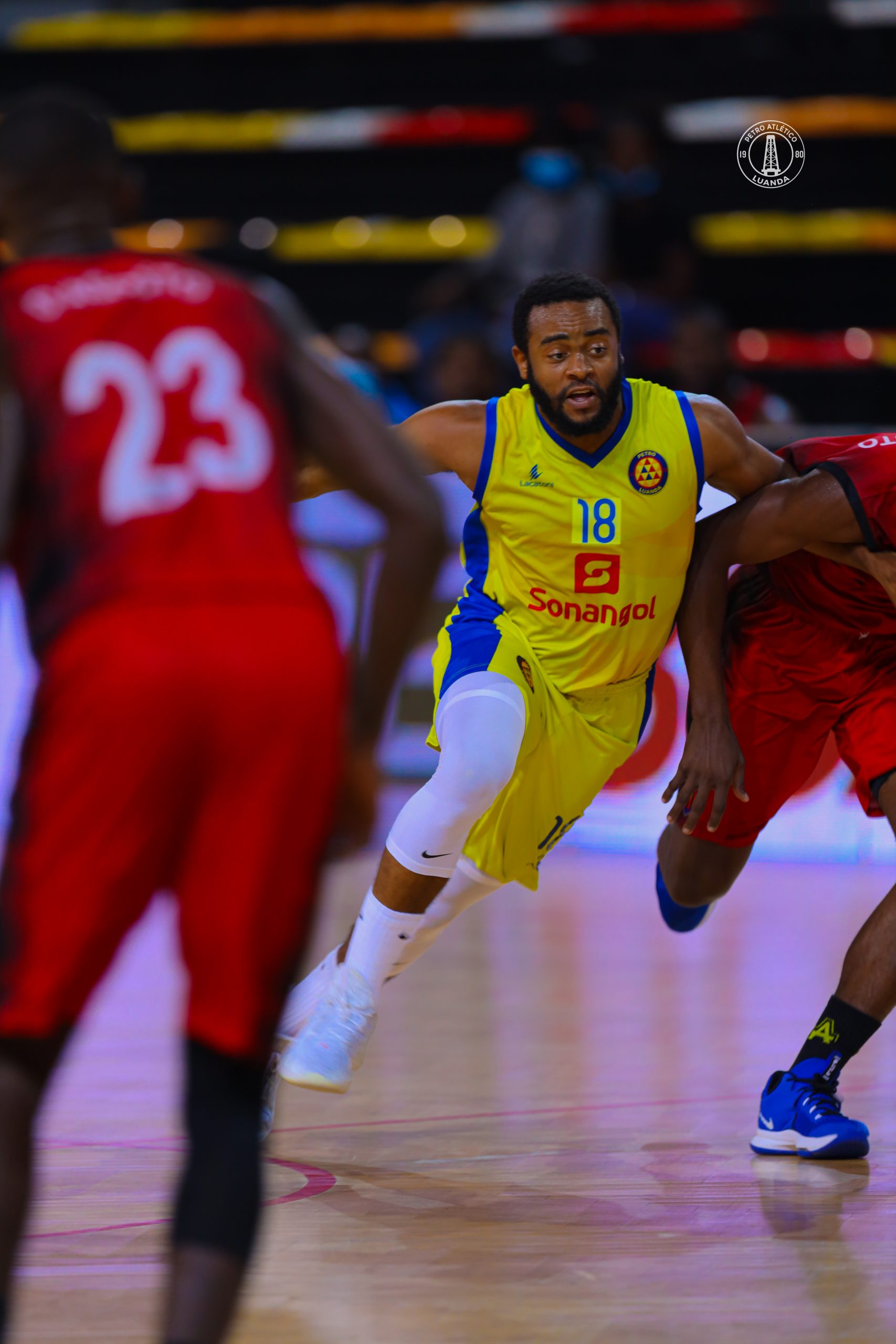 Platina Line - Petro de Luanda vence Al Ahly do Egipto por 91-90 A equipa  sénior masculina de basquetebol do Petro de Luanda venceu hoje, 05, no seu  último jogo da Conferência