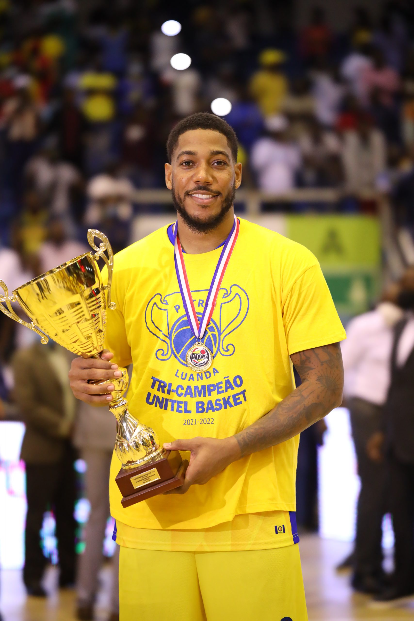 Petro de Luanda confirma superioridade, bate o Interclube e vence  Campeonato Nacional de Basquetebol - AngoRussia